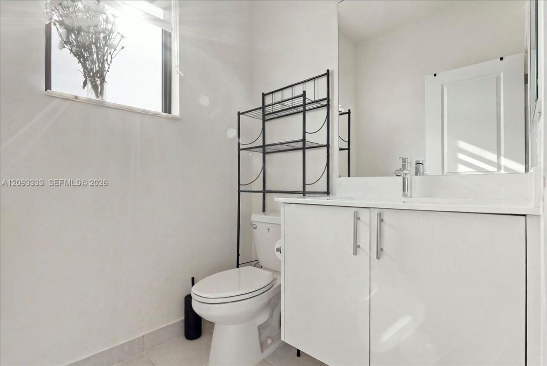 En Venta: $920,000 (4 camas, 2 baños, 2163 Pies cuadrados)
