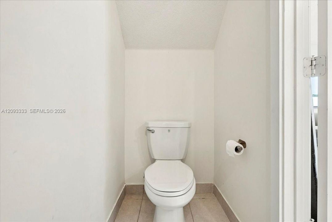 En Venta: $920,000 (4 camas, 2 baños, 2163 Pies cuadrados)