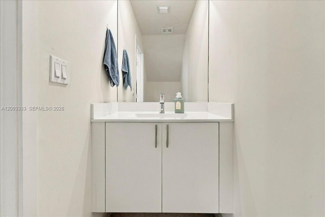 En Venta: $920,000 (4 camas, 2 baños, 2163 Pies cuadrados)