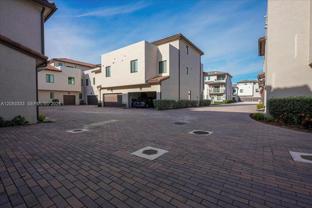 En Venta: $920,000 (4 camas, 2 baños, 2163 Pies cuadrados)