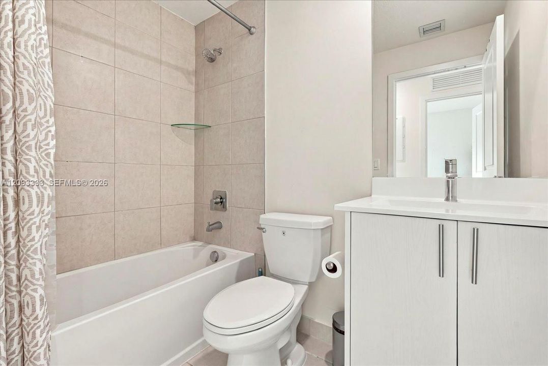 En Venta: $920,000 (4 camas, 2 baños, 2163 Pies cuadrados)