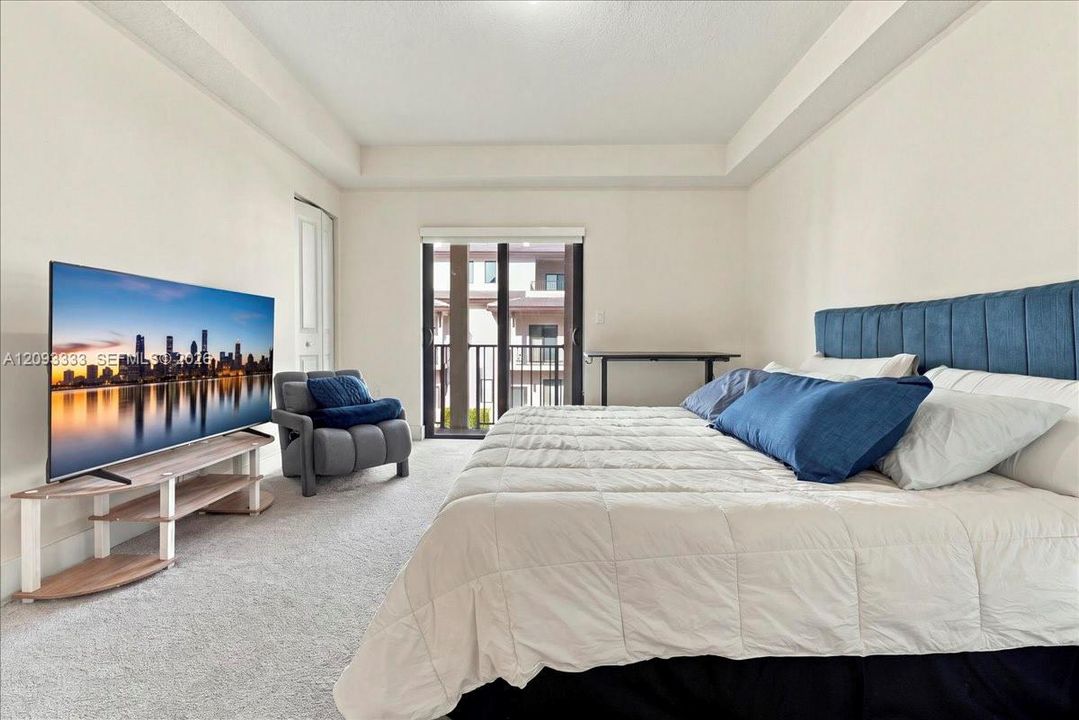 En Venta: $920,000 (4 camas, 2 baños, 2163 Pies cuadrados)