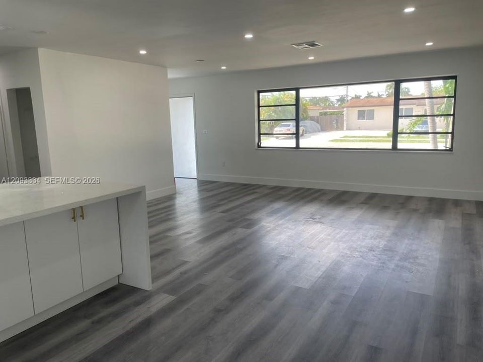 For Sale: $875,000 (4 beds, 2 baths, 1924 Square Feet)