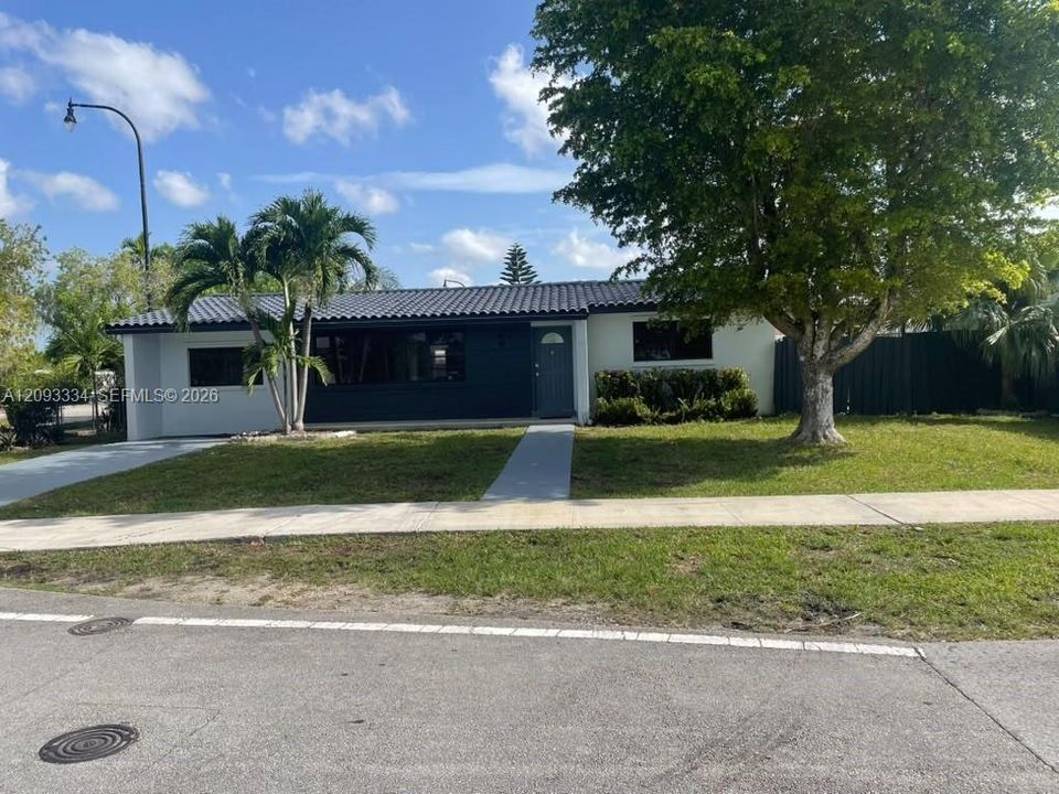 For Sale: $875,000 (4 beds, 2 baths, 1924 Square Feet)