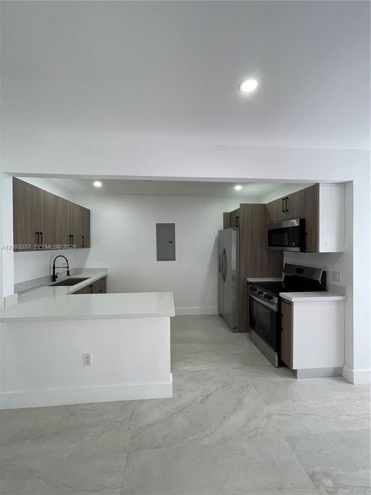 For Rent: $3,400 (3 beds, 2 baths, 1292 Square Feet)