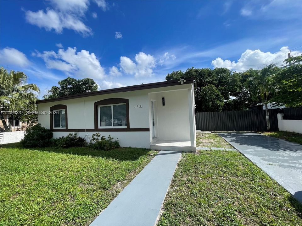 For Rent: $3,400 (3 beds, 2 baths, 1292 Square Feet)