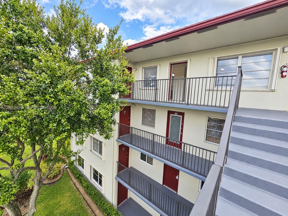В аренду: $1,900 (2 спален, 2 ванн, 1044 Квадратных фут)