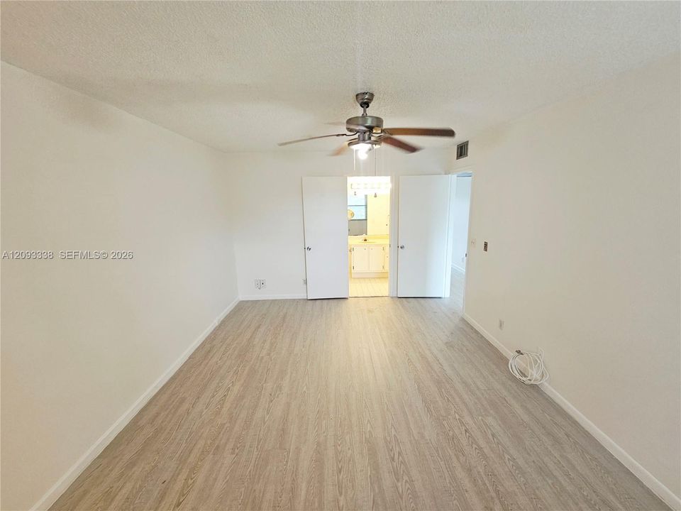 В аренду: $1,900 (2 спален, 2 ванн, 1044 Квадратных фут)