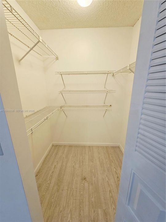 В аренду: $1,900 (2 спален, 2 ванн, 1044 Квадратных фут)