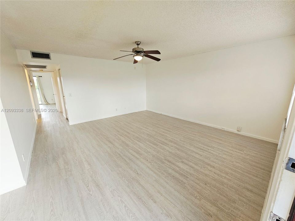 В аренду: $1,900 (2 спален, 2 ванн, 1044 Квадратных фут)