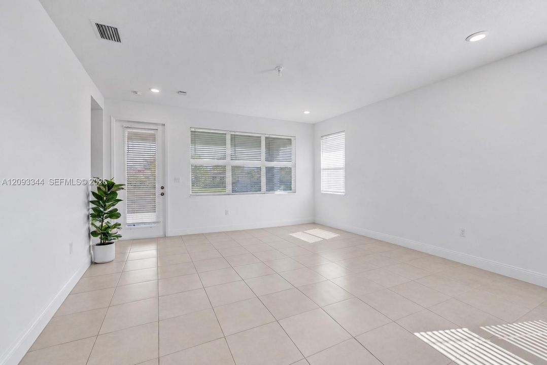 En Venta: $570,000 (2 camas, 2 baños, 1590 Pies cuadrados)