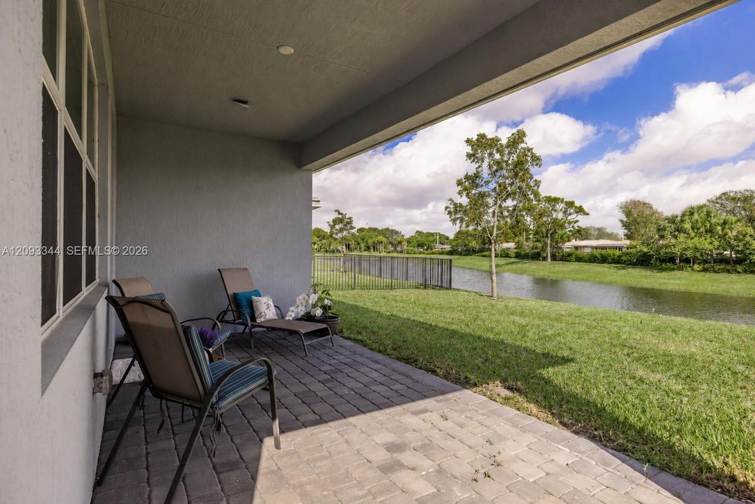 En Venta: $570,000 (2 camas, 2 baños, 1590 Pies cuadrados)
