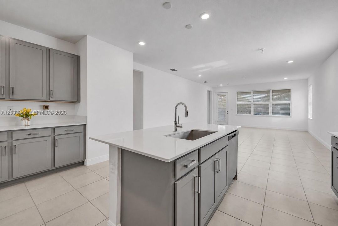 En Venta: $570,000 (2 camas, 2 baños, 1590 Pies cuadrados)