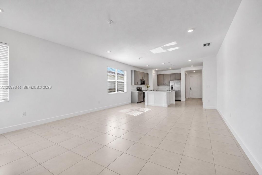 En Venta: $570,000 (2 camas, 2 baños, 1590 Pies cuadrados)