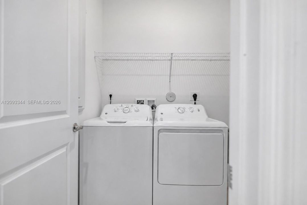 En Venta: $570,000 (2 camas, 2 baños, 1590 Pies cuadrados)