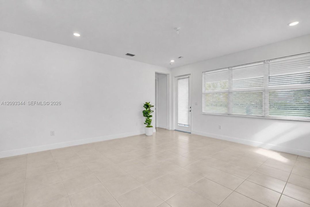 En Venta: $570,000 (2 camas, 2 baños, 1590 Pies cuadrados)