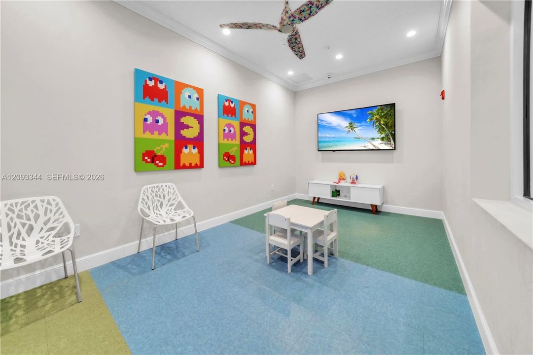 En Venta: $570,000 (2 camas, 2 baños, 1590 Pies cuadrados)