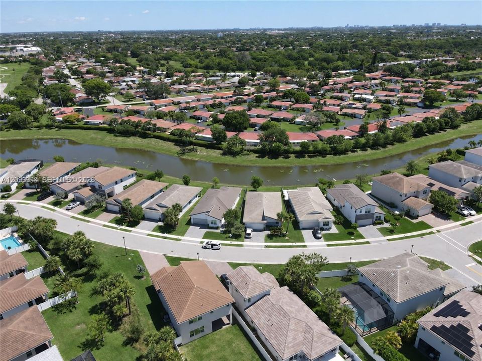 En Venta: $570,000 (2 camas, 2 baños, 1590 Pies cuadrados)