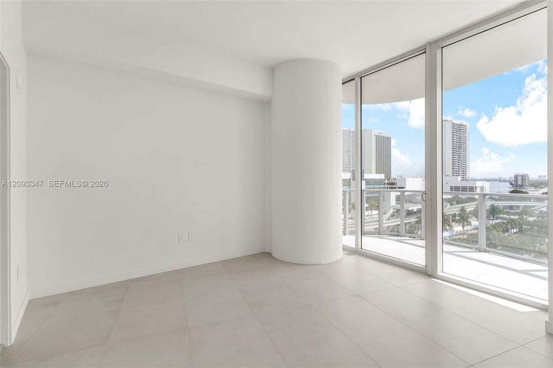 Casa Bella Residences tower above the Arts and Entertainment District in Miami