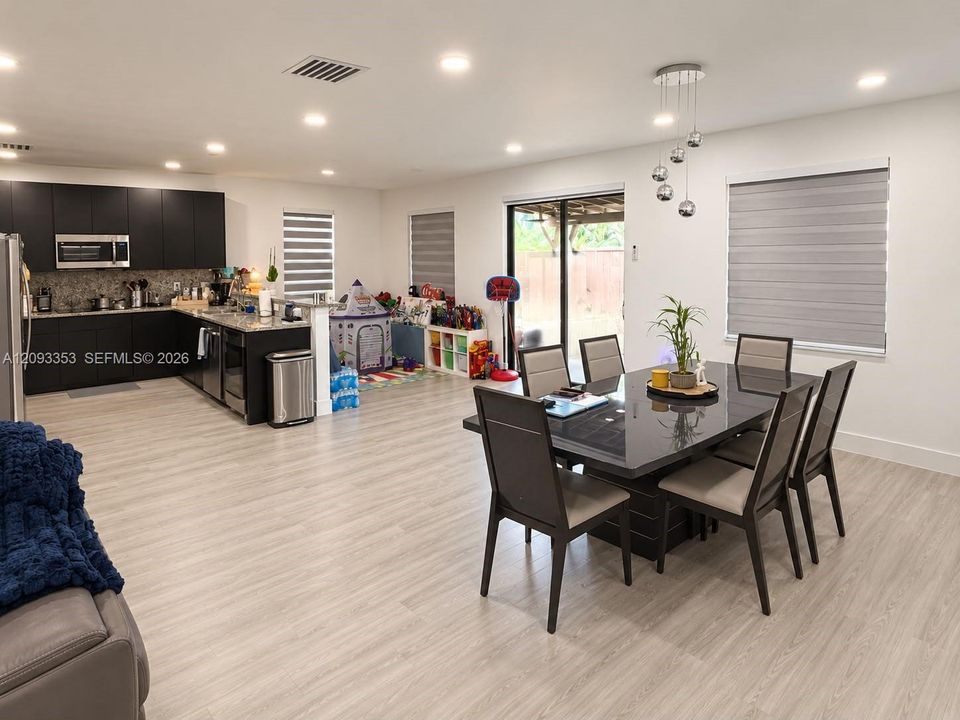 For Sale: $957,350 (3 beds, 2 baths, 2462 Square Feet)