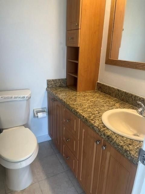 For Sale: $360,000 (2 beds, 2 baths, 871 Square Feet)