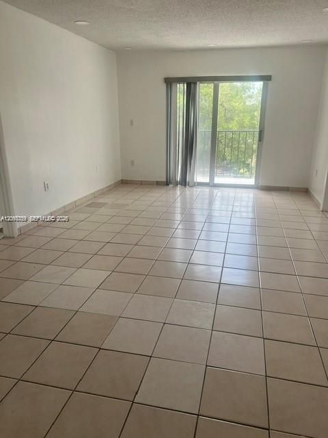 For Sale: $360,000 (2 beds, 2 baths, 871 Square Feet)