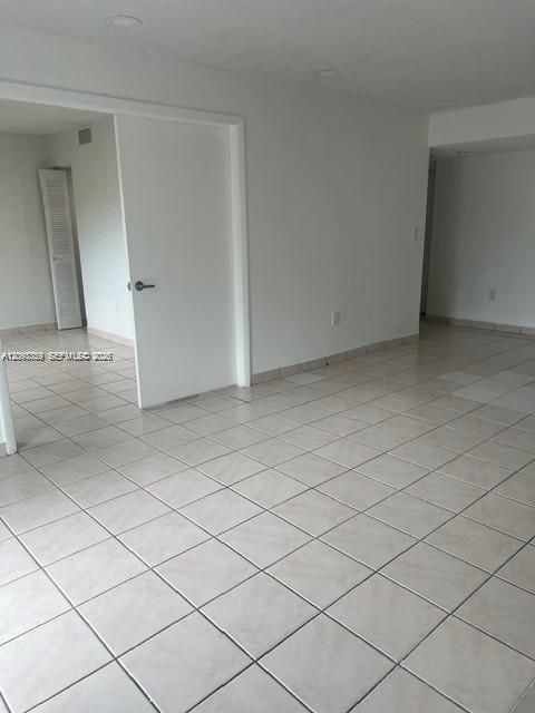 For Sale: $360,000 (2 beds, 2 baths, 871 Square Feet)