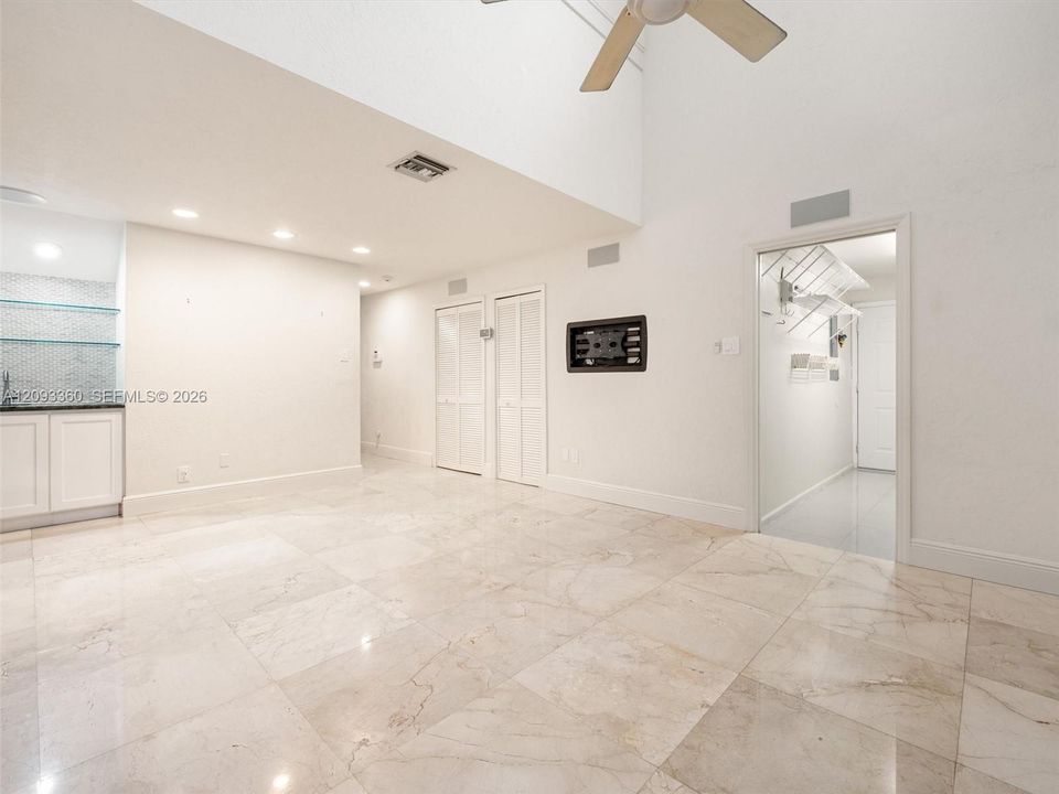 En Venta: $1,375,000 (3 camas, 2 baños, 2246 Pies cuadrados)