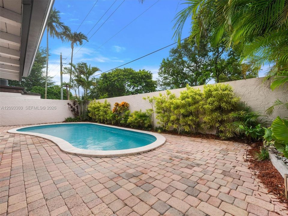 En Venta: $1,375,000 (3 camas, 2 baños, 2246 Pies cuadrados)