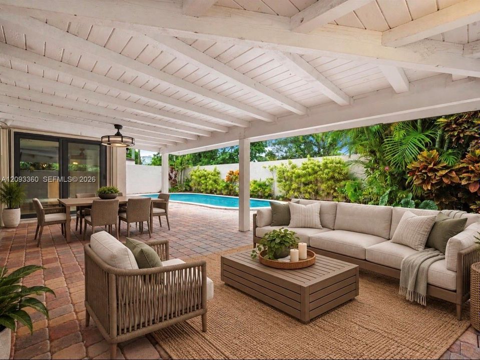 En Venta: $1,375,000 (3 camas, 2 baños, 2246 Pies cuadrados)