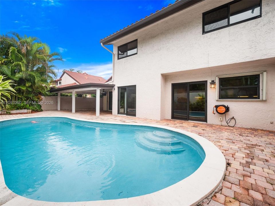 En Venta: $1,375,000 (3 camas, 2 baños, 2246 Pies cuadrados)