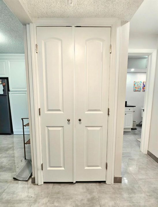 LAUNDRY CLOSET
