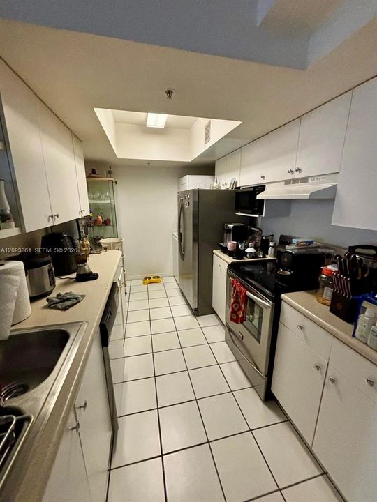 For Rent: $2,550 (2 beds, 2 baths, 923 Square Feet)
