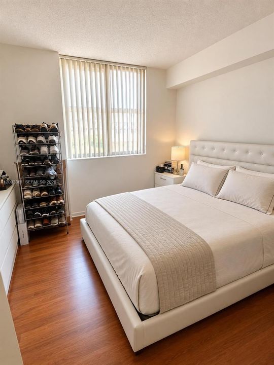 For Rent: $2,550 (2 beds, 2 baths, 923 Square Feet)