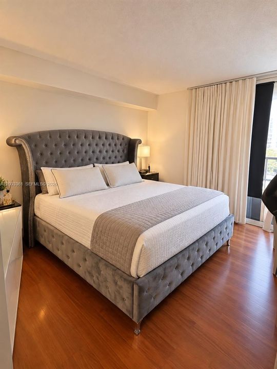 For Rent: $2,550 (2 beds, 2 baths, 923 Square Feet)