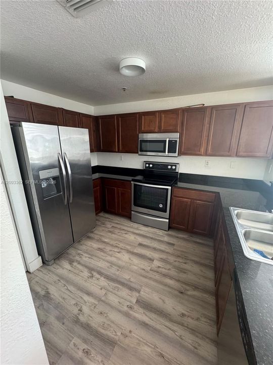 В аренду: $2,800 (3 спален, 2 ванн, 1207 Квадратных фут)