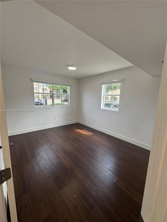 В аренду: $2,800 (3 спален, 2 ванн, 1207 Квадратных фут)