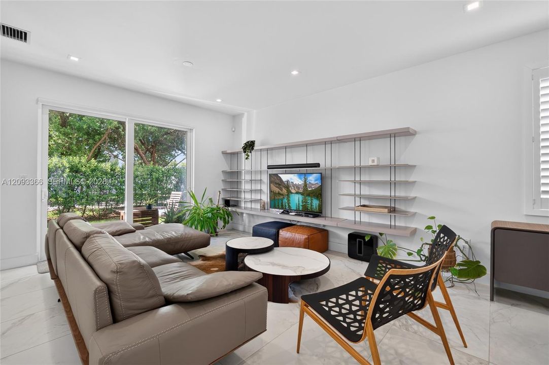 En Venta: $1,195,000 (4 camas, 4 baños, 2402 Pies cuadrados)