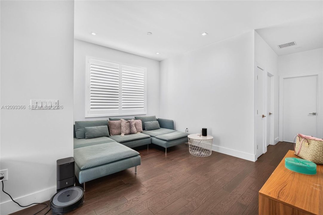 En Venta: $1,195,000 (4 camas, 4 baños, 2402 Pies cuadrados)