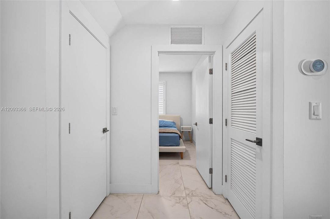 En Venta: $1,195,000 (4 camas, 4 baños, 2402 Pies cuadrados)