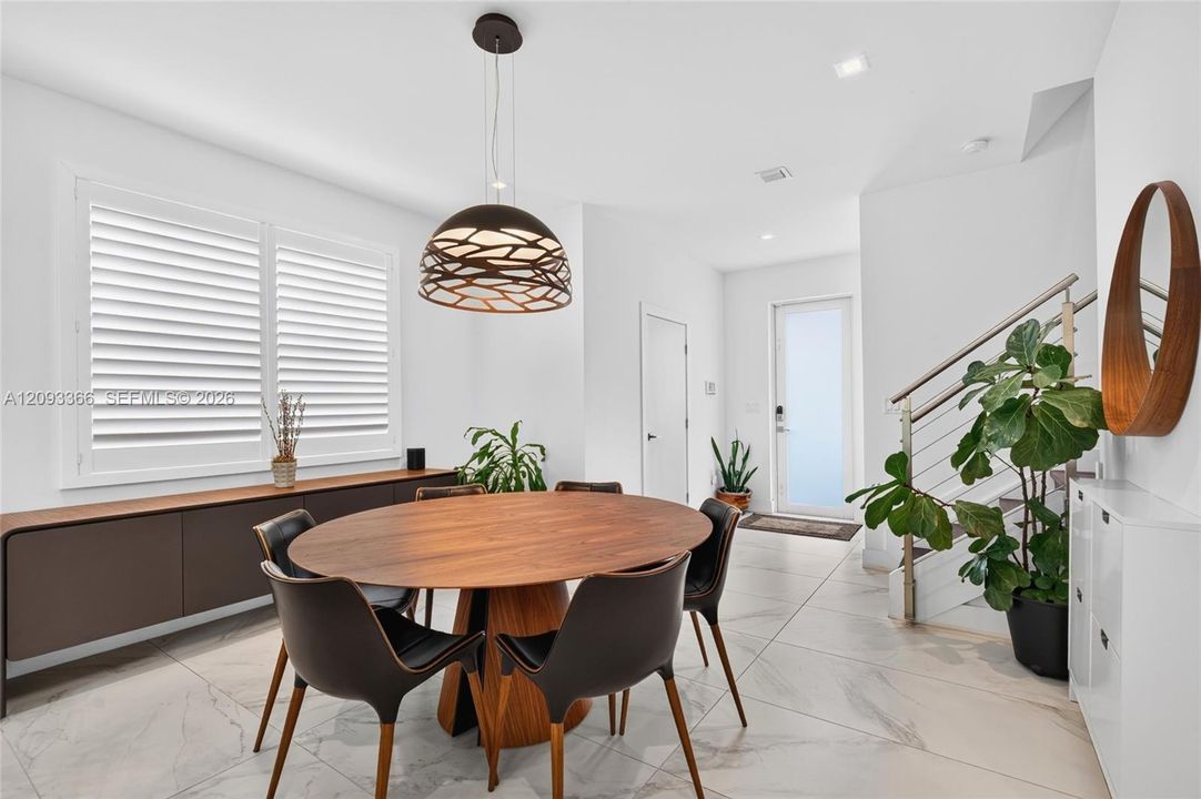 En Venta: $1,195,000 (4 camas, 4 baños, 2402 Pies cuadrados)