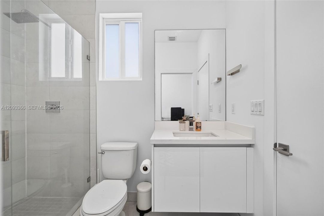 En Venta: $1,195,000 (4 camas, 4 baños, 2402 Pies cuadrados)