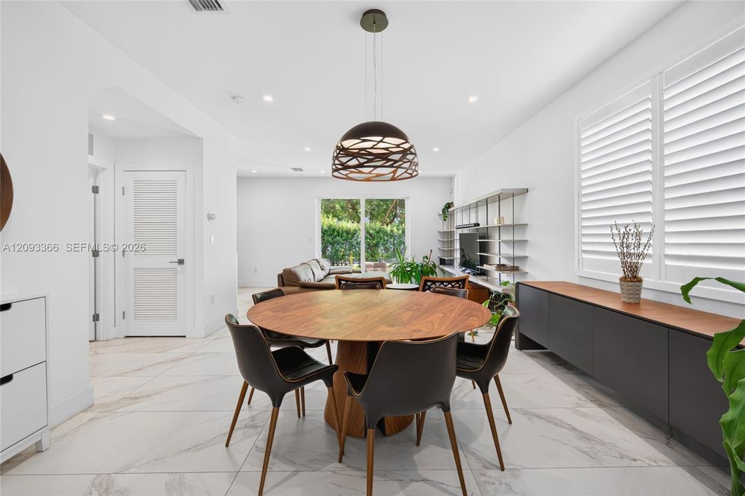 En Venta: $1,195,000 (4 camas, 4 baños, 2402 Pies cuadrados)