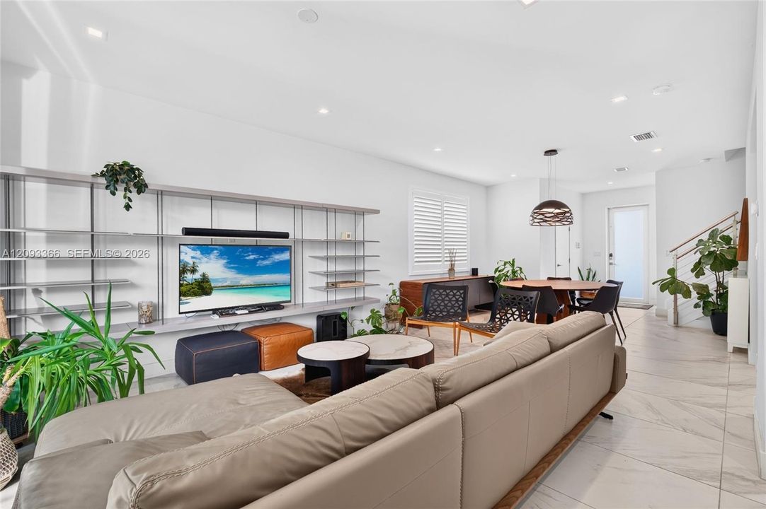 En Venta: $1,195,000 (4 camas, 4 baños, 2402 Pies cuadrados)
