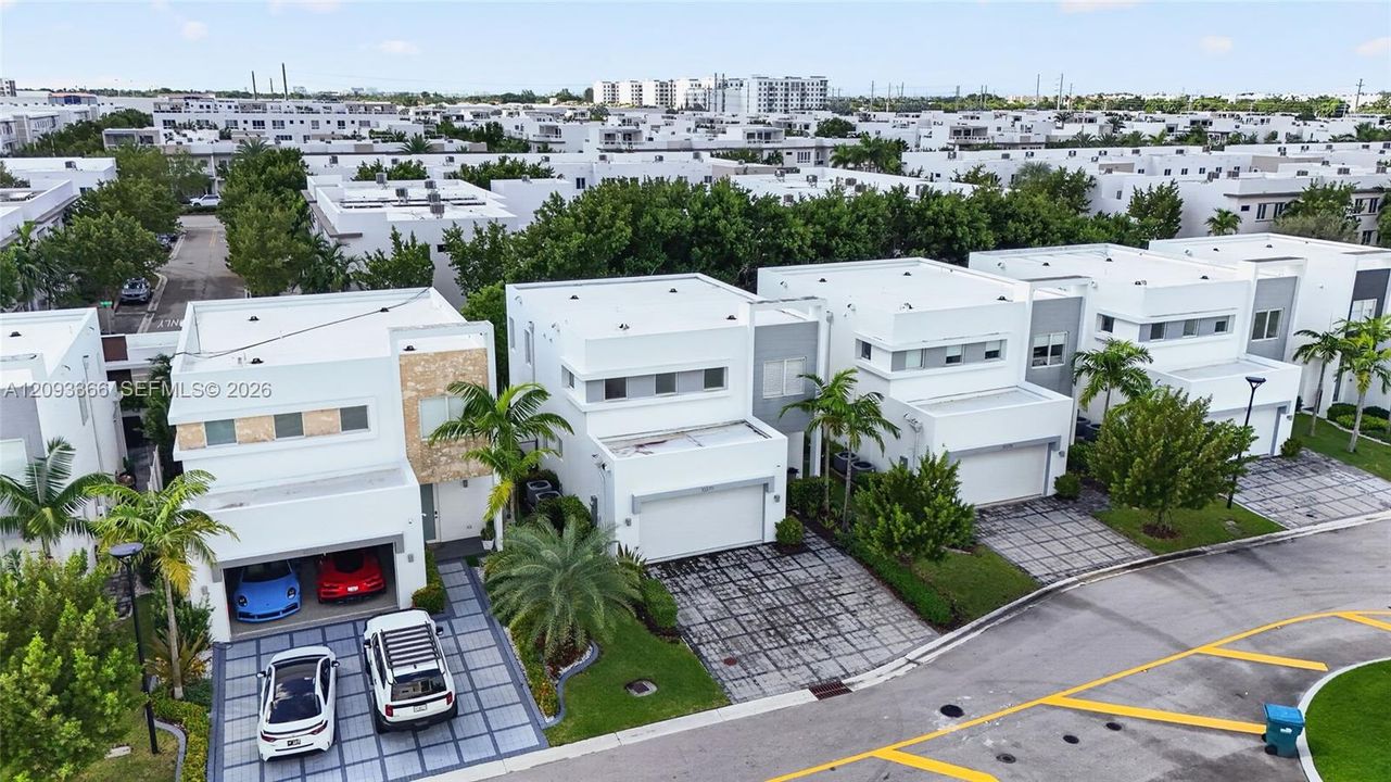 En Venta: $1,195,000 (4 camas, 4 baños, 2402 Pies cuadrados)