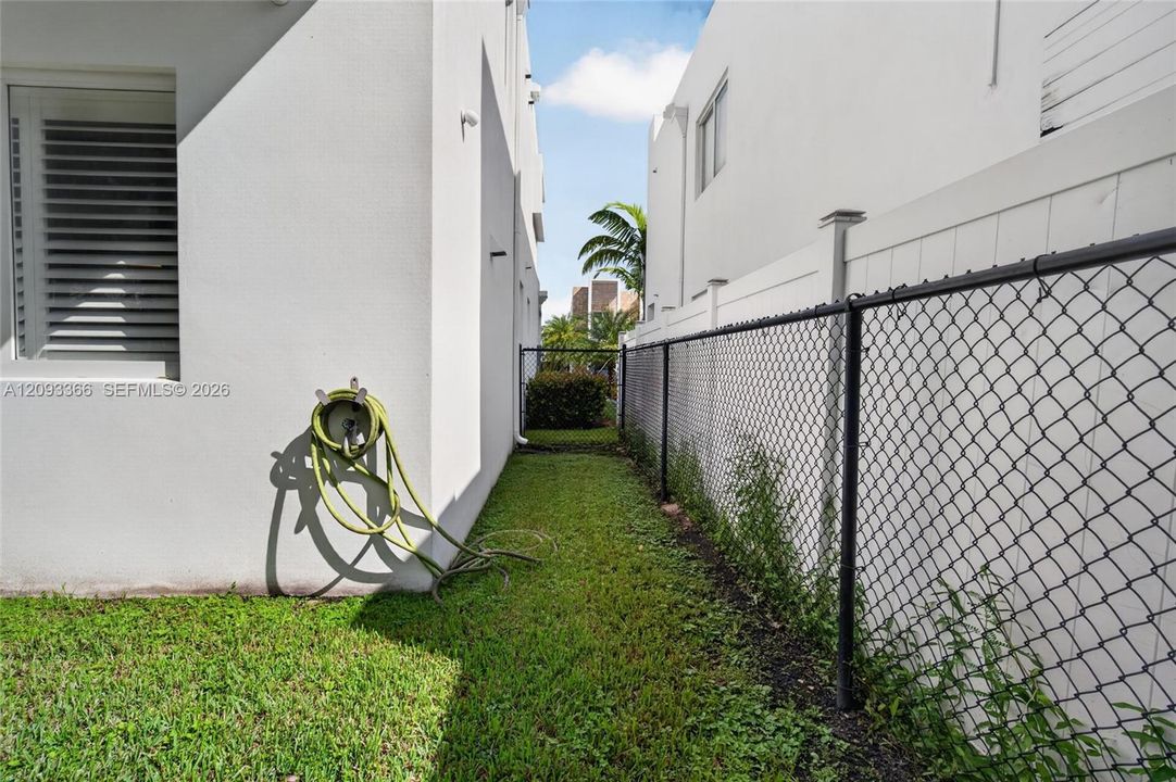 En Venta: $1,195,000 (4 camas, 4 baños, 2402 Pies cuadrados)