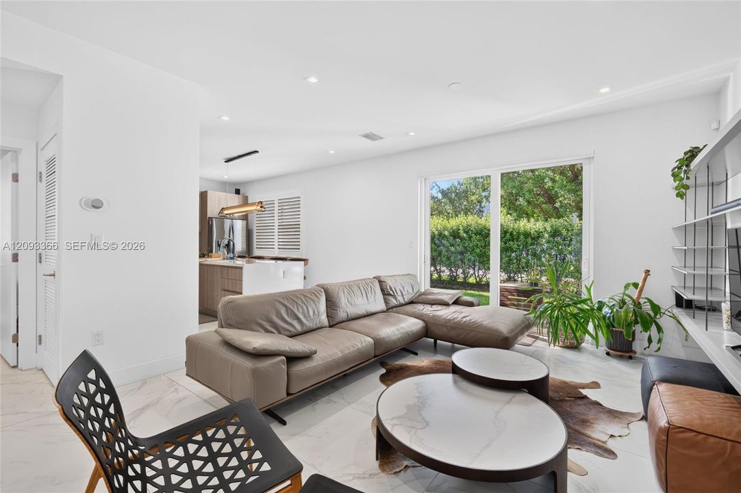 En Venta: $1,195,000 (4 camas, 4 baños, 2402 Pies cuadrados)