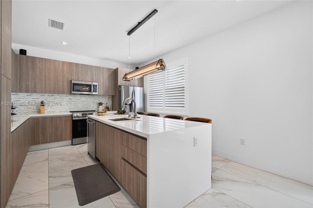 En Venta: $1,195,000 (4 camas, 4 baños, 2402 Pies cuadrados)