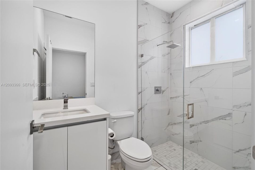 En Venta: $1,195,000 (4 camas, 4 baños, 2402 Pies cuadrados)