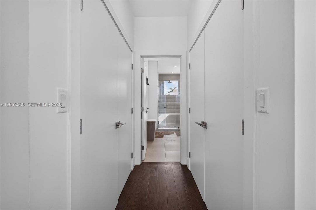 En Venta: $1,195,000 (4 camas, 4 baños, 2402 Pies cuadrados)